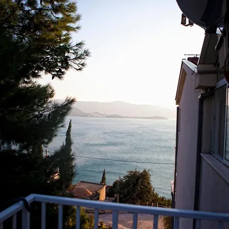 Dalmatino-lion Apartment Komarna