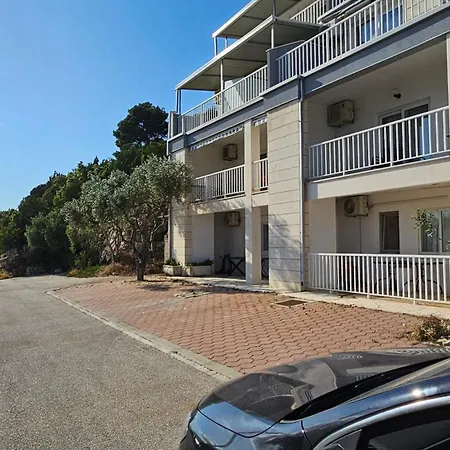 Dalmatino-lion * Komarna