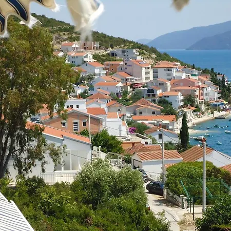 Dalmatino-lion Apartament Komarna