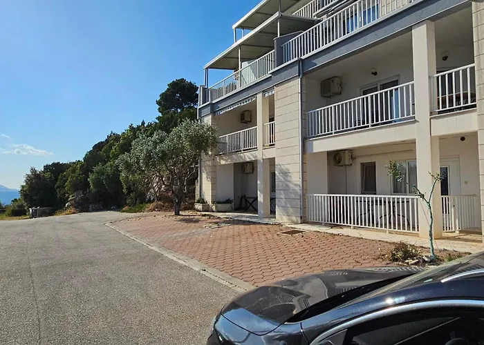 Dalmatino-lion * كومارنا